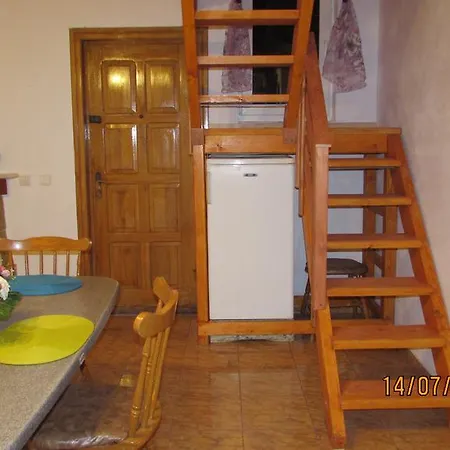 Nyaraló Sara
